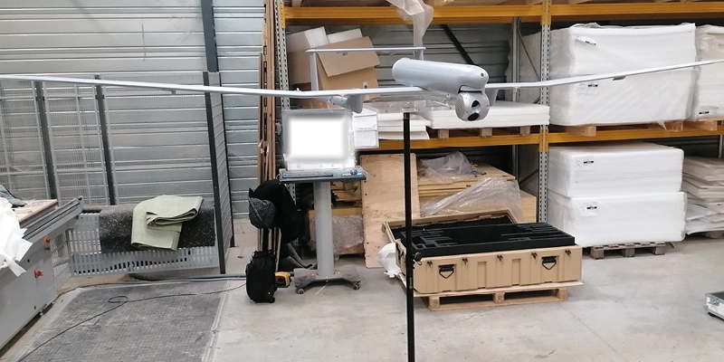 Modello di drone in Wooden Lab, SLS e stratificazione di fibra di carbonio ARRK e SURVEY COPTER